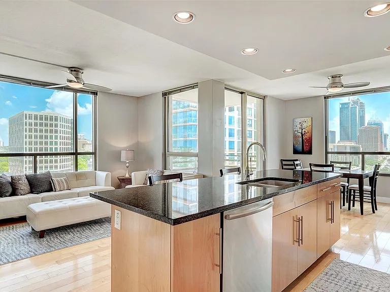 300 Bowie St #1301 — Photo 7