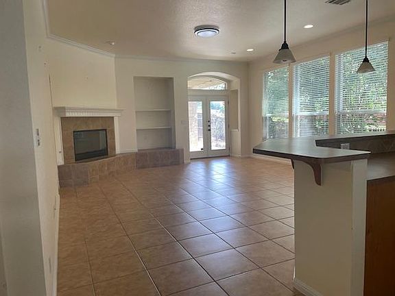 4th image of 2412 Tivoli Dr
