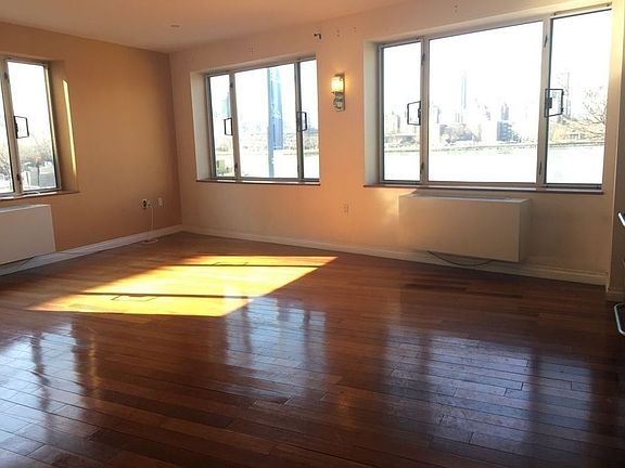 2nd image of 3085 Vernon Blvd APT 2A