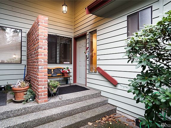 Front entrance to Unit A is to the right.