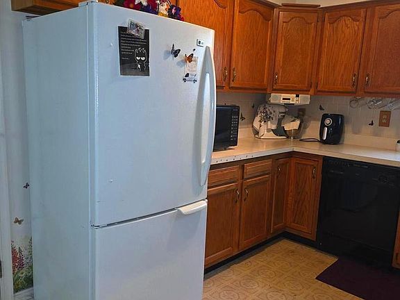 5th image of 102 Geneva Pl