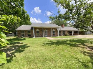 202 Quail Ln, Hooks, TX 75561