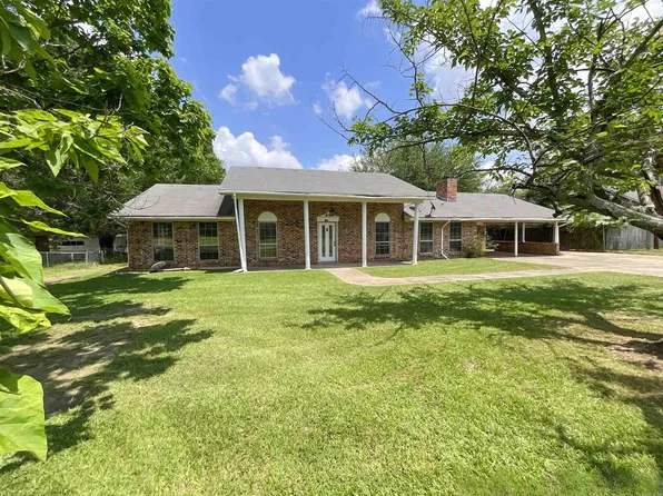 202 Quail Ln, Hooks, TX 75561