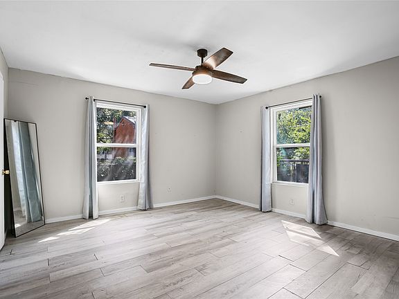 4th image of 504 Preston St