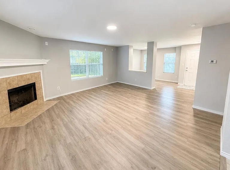 8440 Shallow Creek Dr — Photo 3