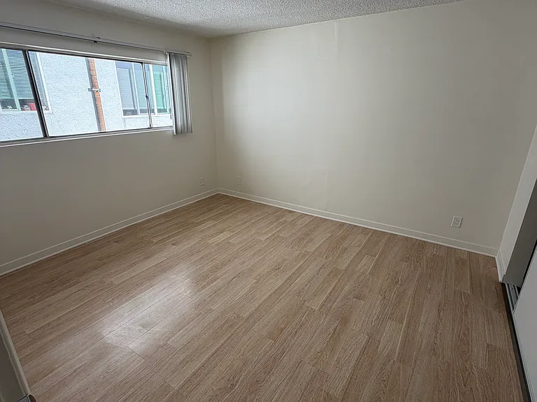 15044 Magnolia Blvd #5 — Photo 10