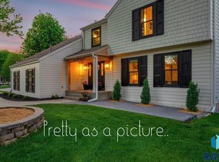 3824 S Slaten Park Dr, Sioux Falls, SD 57103