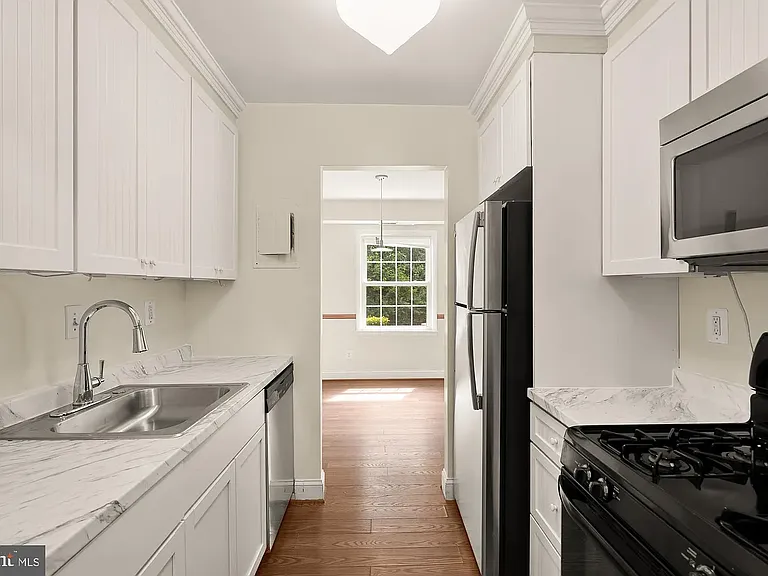 3975 Lyndhurst Dr #103 — Photo 6