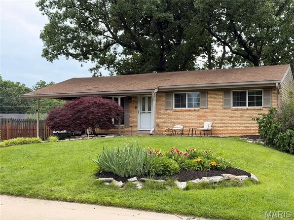 2127 Gladiator Dr, Fenton, MO 63026