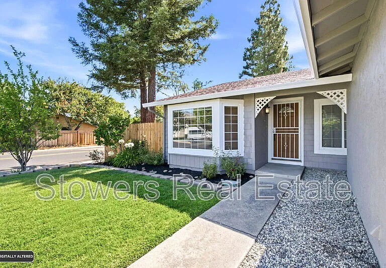 318 Joyce St — Photo 6