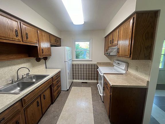 5th image of 202 Knollwood Pl