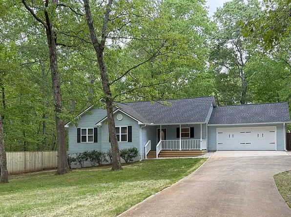 207 Oakwood Pl, Mount Airy, GA 30563