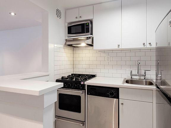 3rd image of 27 W 16th St APT 2G