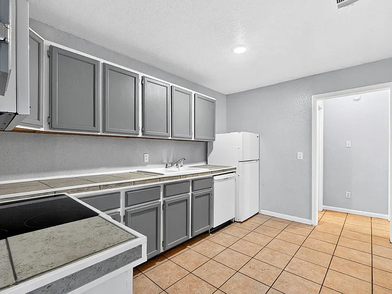 905 Parmer Ave #B — Photo 6