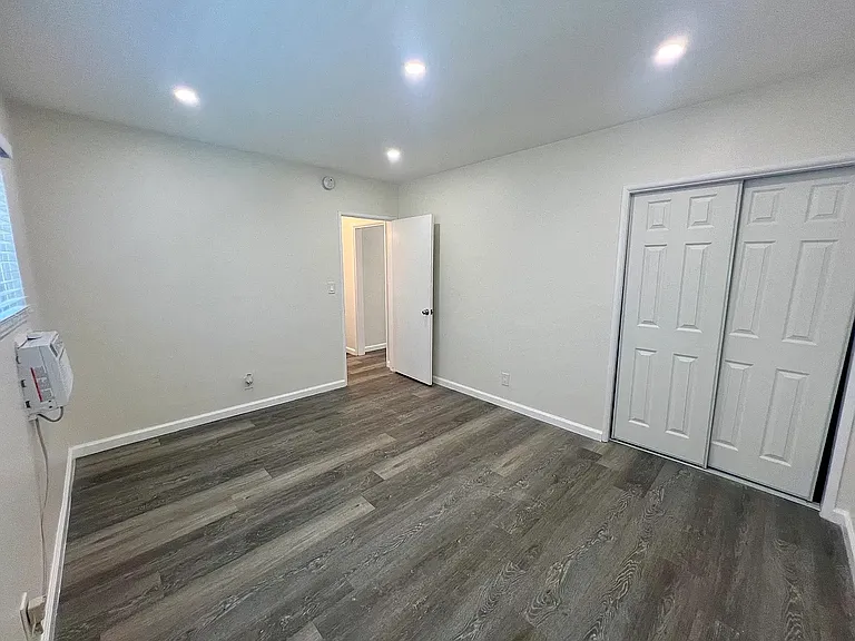 15025 Burbank Blvd #2 — Photo 6