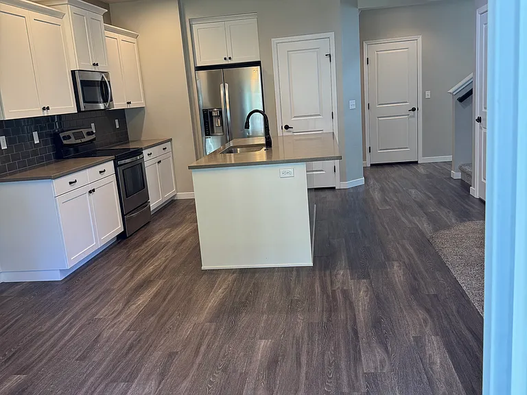 1969 N Justin Ave — Photo 2