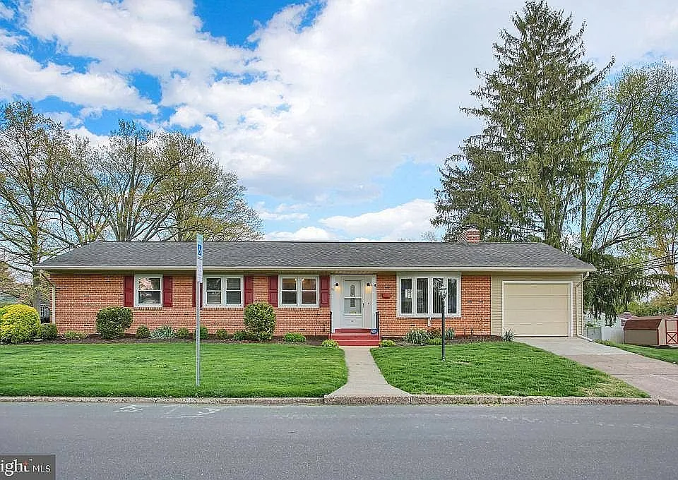 25 Circle Dr