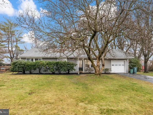 4140 Twynnwood Rd, Lafayette Hill, PA 19444