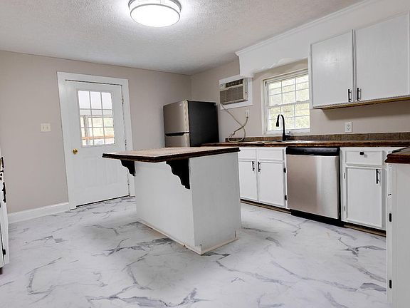 4th image of 54 Cherokee Dr