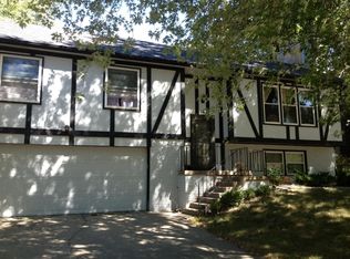 16 Penfro Dr, Iowa City, IA 52246