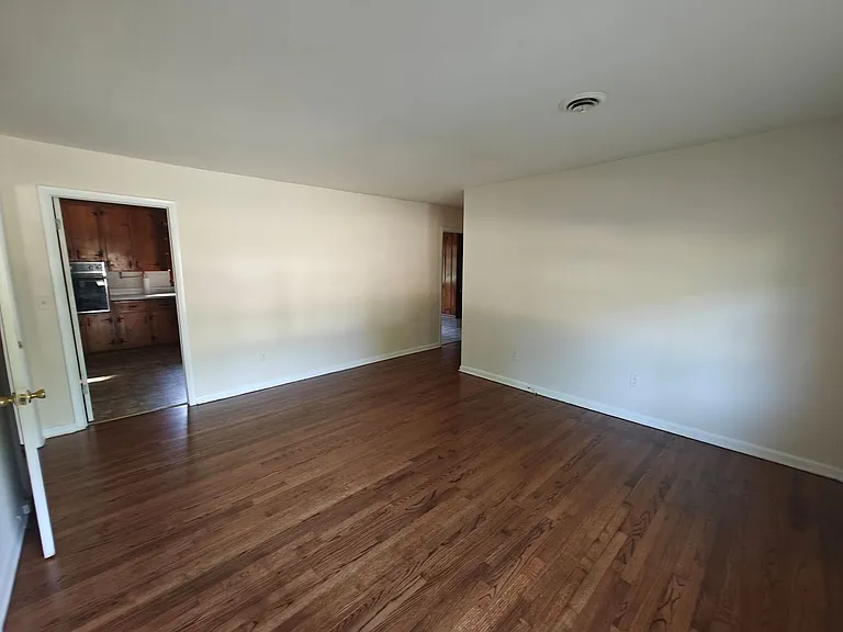 9511 Harris St — Photo 14
