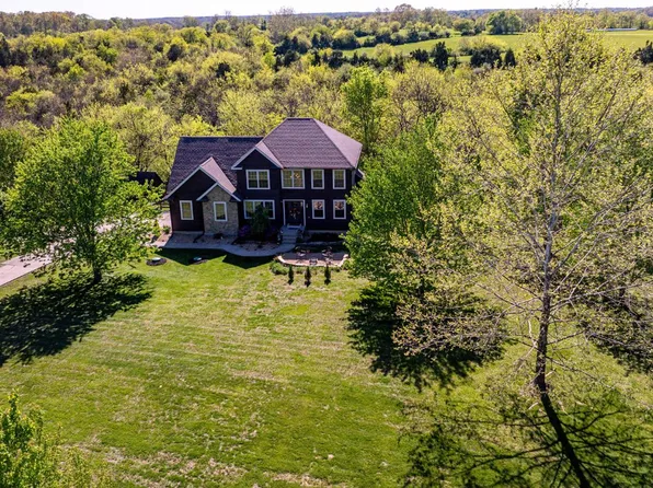 18321 Marlowes Dr, Aurora, IN 47001