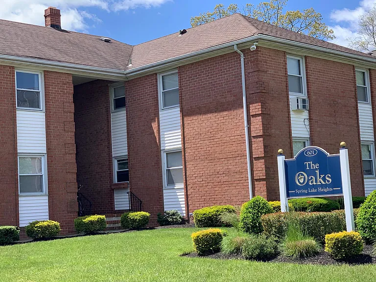 The Oaks — Photo 11