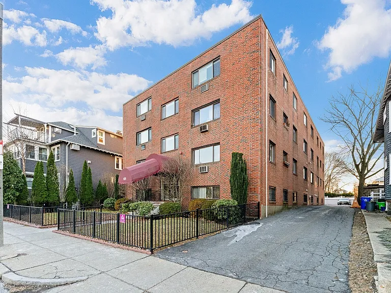 425 S Huntington Ave #6 — Photo 18