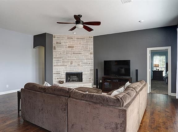 5th image of 980 Scarlett Dr