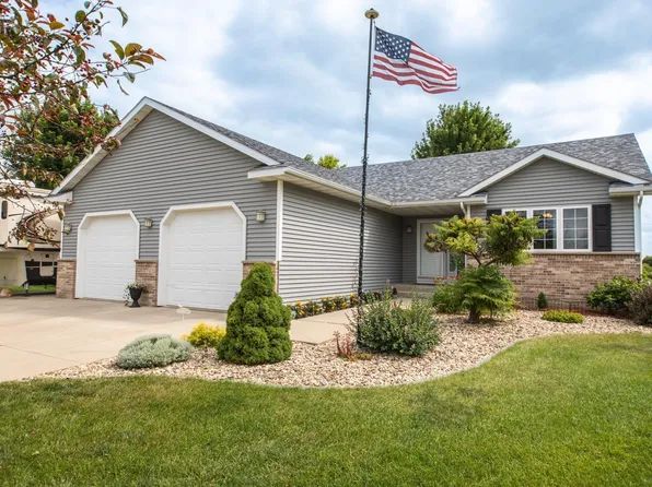 1005 3rd St NW, Dodge Center, MN 55927