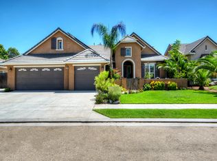 3324 Rall Ave, Clovis, CA 93619