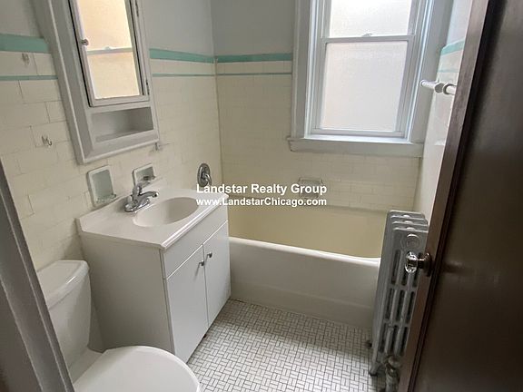 4th image of 1918 W Morse Ave APT 2s
