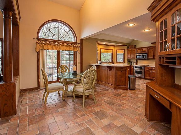 4th image of 6842 Mapleridge Cir NW