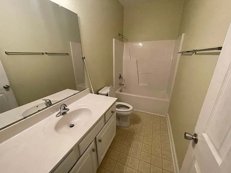 375 Lullwater Dr — Photo 10