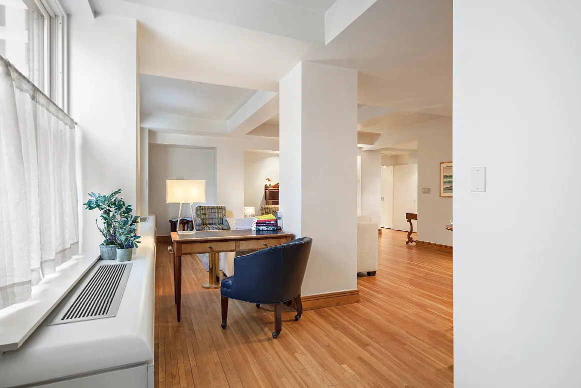 Building Photo - 40 E 61st St #9A