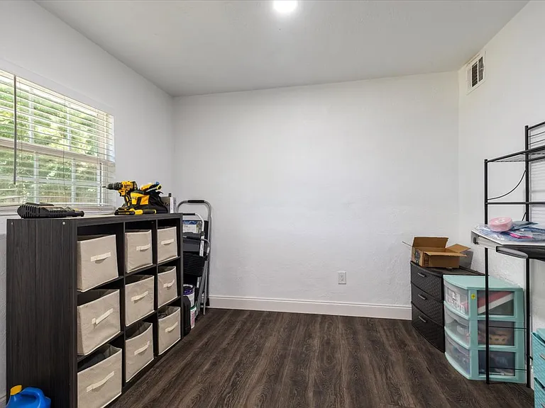 122 NE Angus St — Photo 10