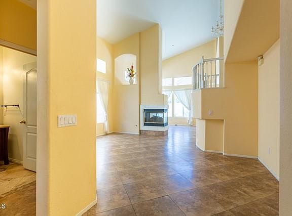 5th image of 4846 Mascagni St
