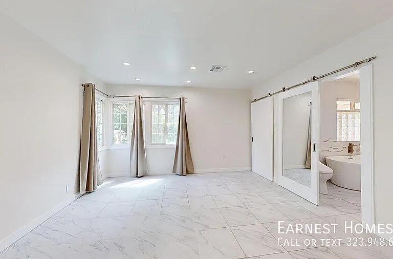 19022 Sylvan St — Photo 14