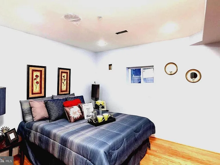 225 Bryant St NE #B — Photo 3