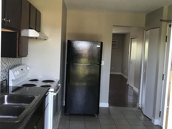 4th image of 1802 N Green Ln S APT 3A