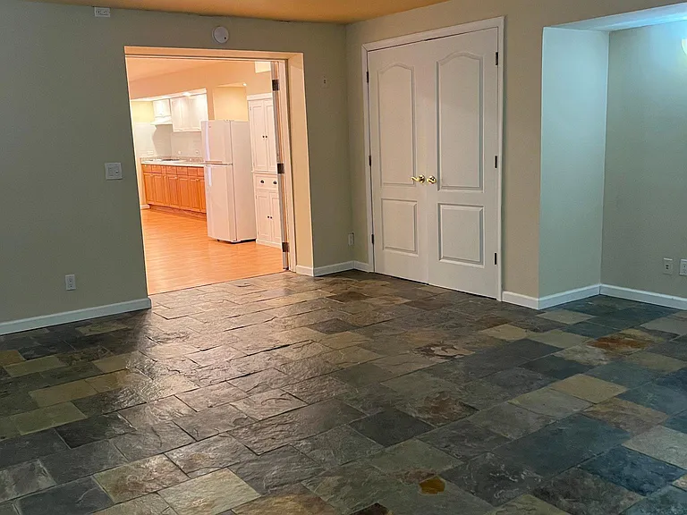 Castleguard Ct — Photo 9
