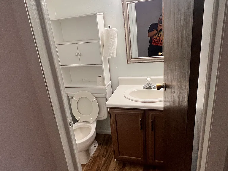 3421 Box Canyon Ave — Photo 7