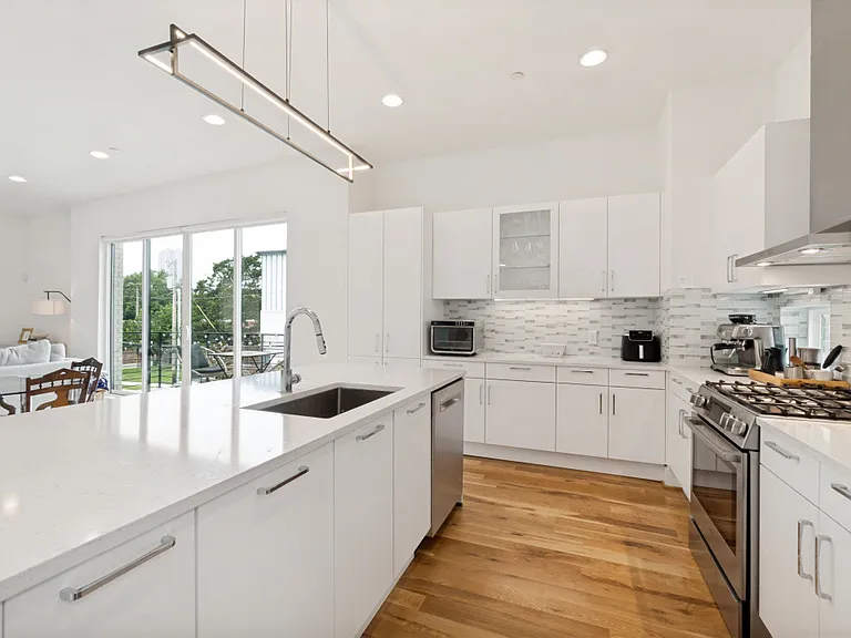1952 Kearney Ct — Photo 13