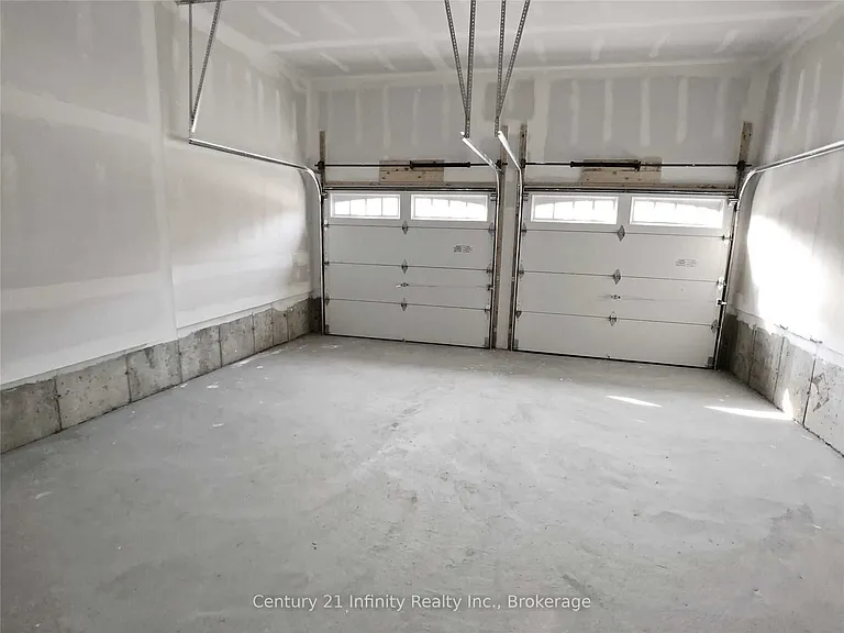 9 Saint Ives Cres — Photo 23