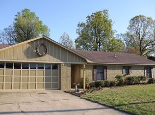 108 Dawn St, Wake Village, TX 75501