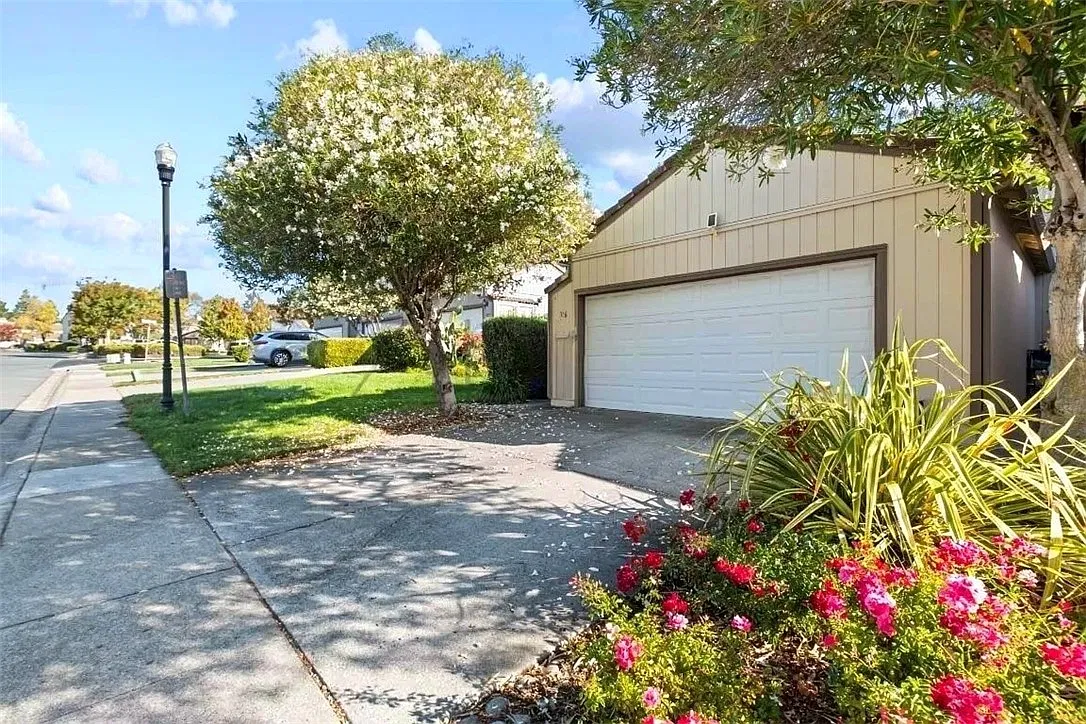 3 bed, 2.5 bath, 1596 sqft, $2,365 — Photo 1