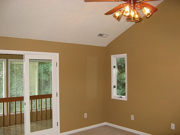 Master Bedroom w/Sunroom