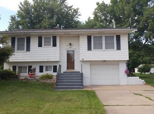 2208 Gilbert St, Burlington, IA 52601