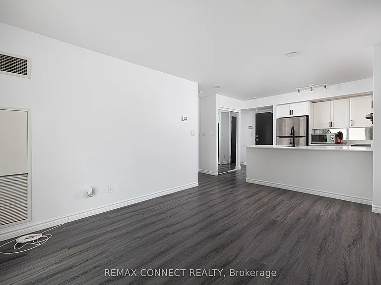 230 King St E #710 — Photo 5