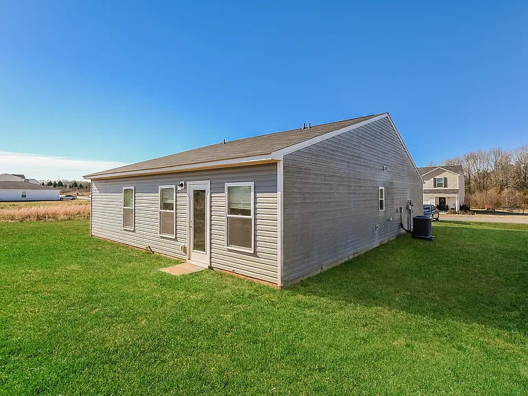 130 Combine Ln — Photo 14